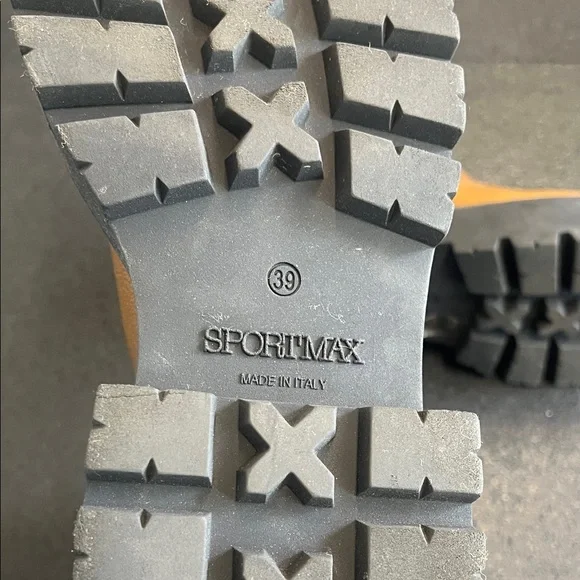 Sportmax Tan Leather Chelsea Lug Boots with Black Elastic - Picture 6 of 10